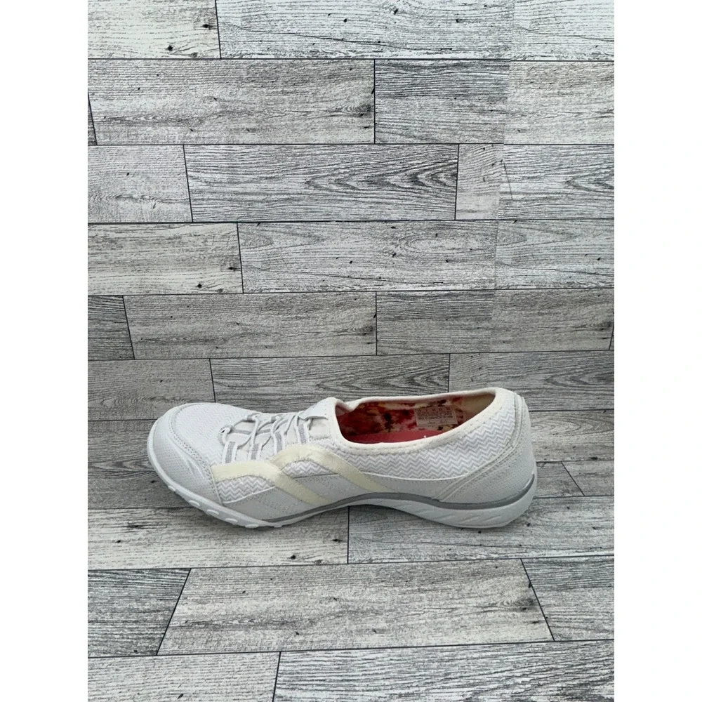 Skechers Relaxed Fit White Memory Foam Slip On Sneakers Shoes‎ Women Sz 10 23030